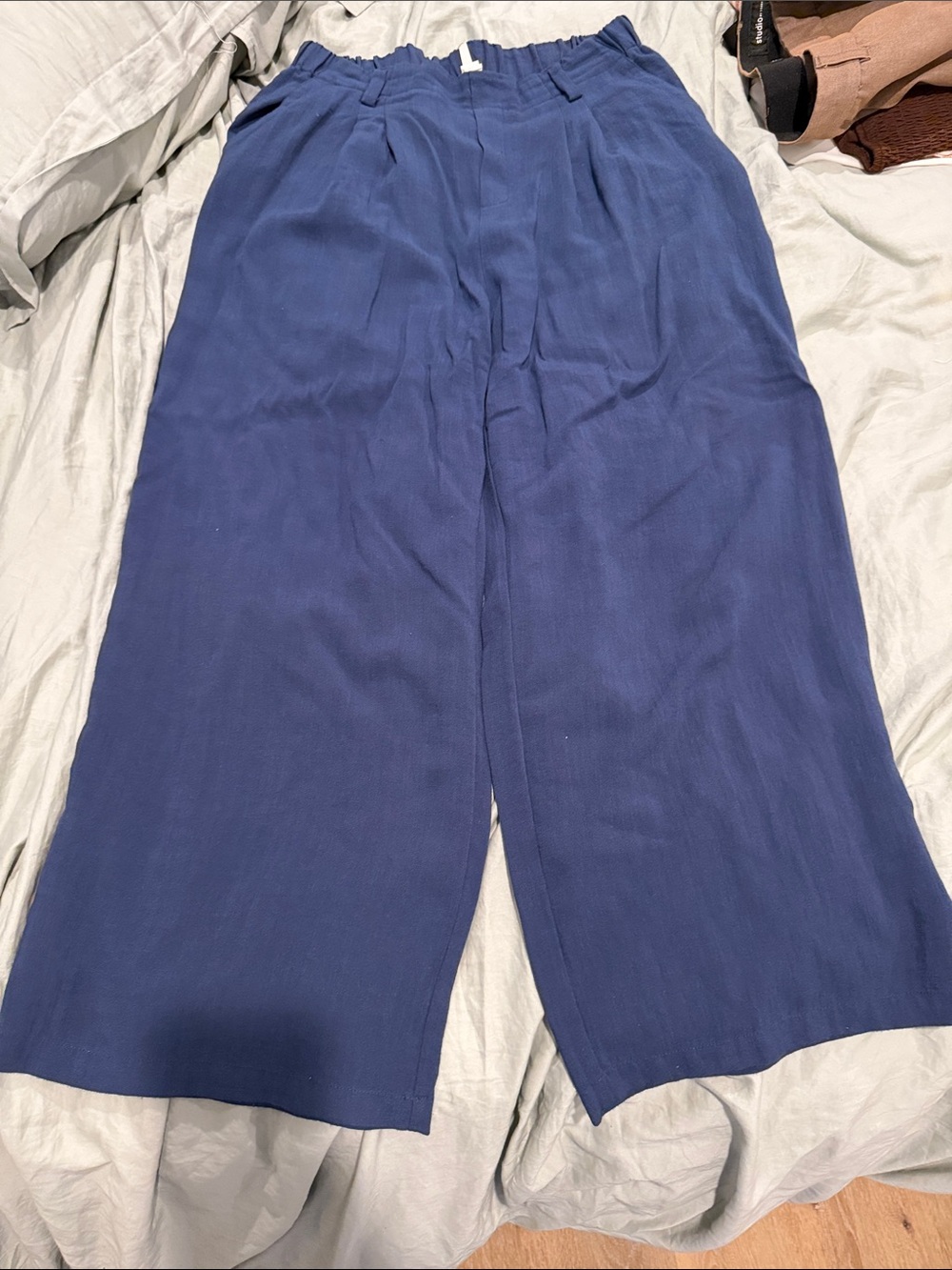 HALARA Men's Wide-Leg Chinos in Navy Blue